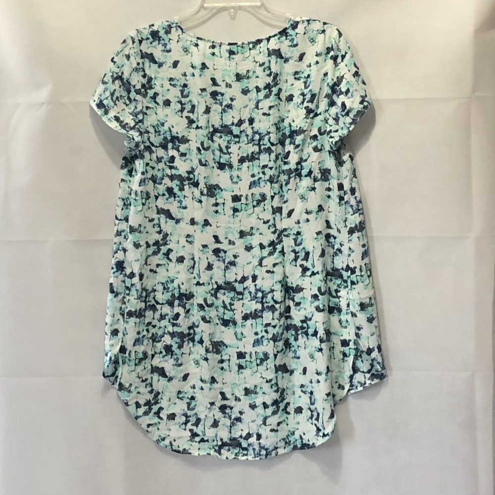 Liz Lange Maternity Top. Size M